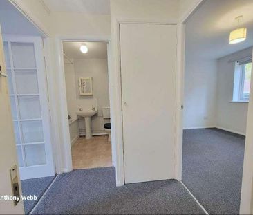 Cherry Blossom Close, Palmers Green, N13 - Photo 4