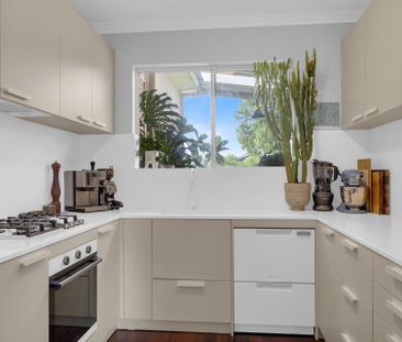 Character Three Bedroom Home in Safety Bay - Photo 1