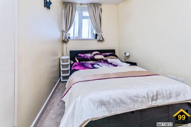 2 bed Flat in Marlborough Court Croydon Road, Westerham, TN16 1EU - Photo 1