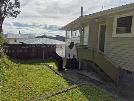 4 Bedroom,Bus route,walk to schools - Photo 4