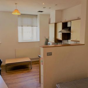 Studio to rent - Photo 2