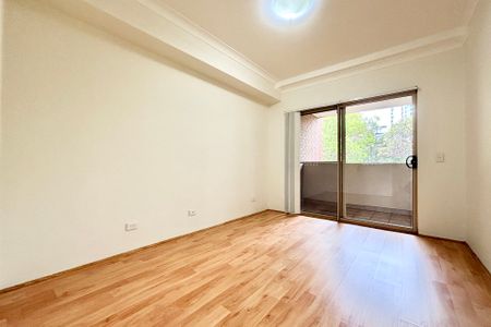 10/6-8 The Crescent, Homebush. - Photo 3