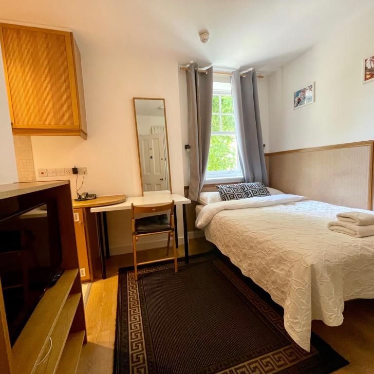 Flat 426 Fulham Palace Road, Fulham W6 9HH - Photo 1