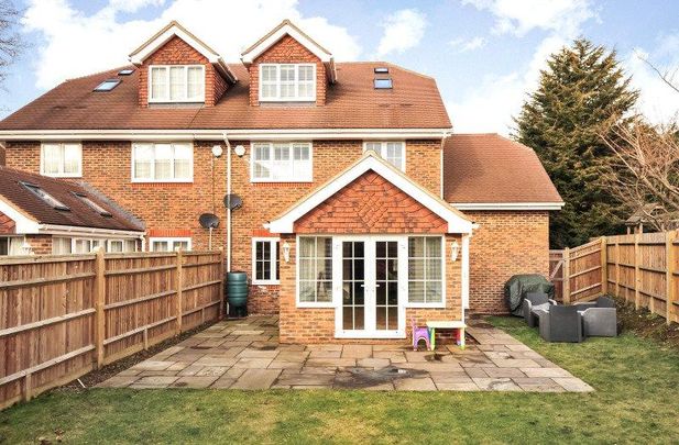 4 bedroom semi-detached house to rent - Photo 1