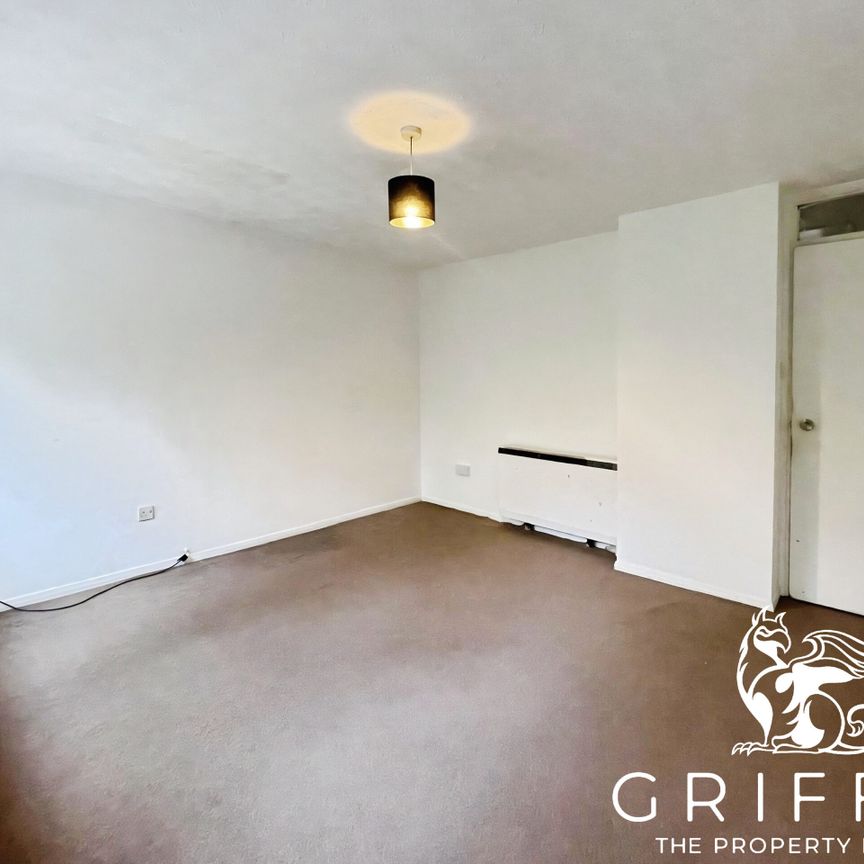 Kiln Way, Badgers Dene, Grays, RM17 - Photo 1