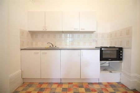 Madeley Road, London - Photo 3