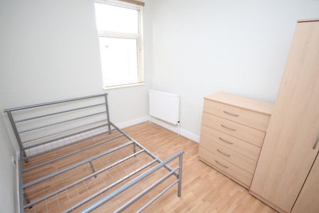 3 bedroom terraced house to rent - Photo 3
