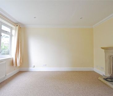 4 bedroom end of terrace house to rent - Photo 2