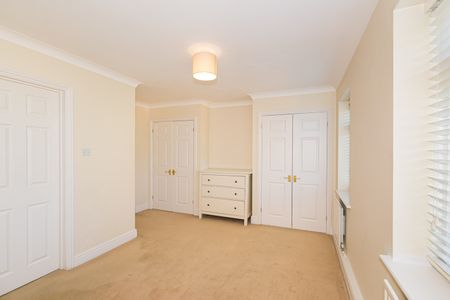 5 Bed Semi-Detached House, Abbotswood Road, SW16 - Photo 3