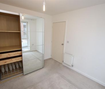 3 bedroom end of terrace house to rent - Photo 4