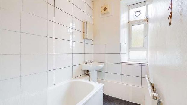 Greenleaf Close, Tulse Hill, London, SW2 - Photo 1