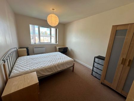 Caister Hall, Conisbrough Keep, COVENTRY - Photo 2