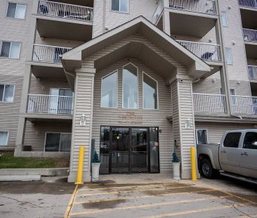 Executive Style 1 BR with Insuite Laundry! — 1 Bedroom Apartment - Photo 1