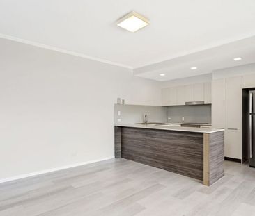 Modern Living in a Secure Varsity Lakes Community - Photo 1