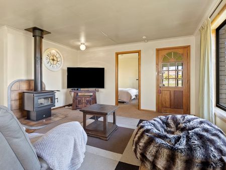 Cosy Brick Home with Comfortable Living - Photo 2