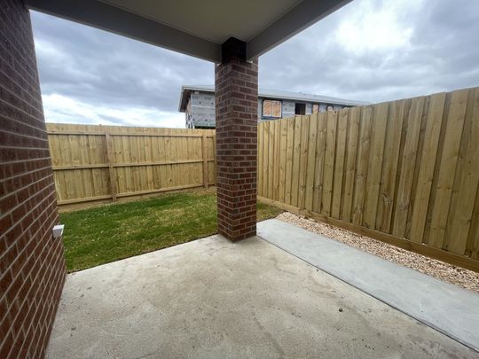 Stunning 4-Bedroom Family Home in Armstrong Creek! - Photo 1