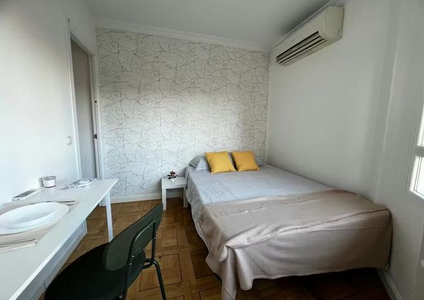 Calle de la Infanta Mercedes, Madrid, Community of Madrid 28020