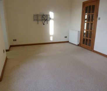 3 bedroom end of terrace house to rent - Photo 3