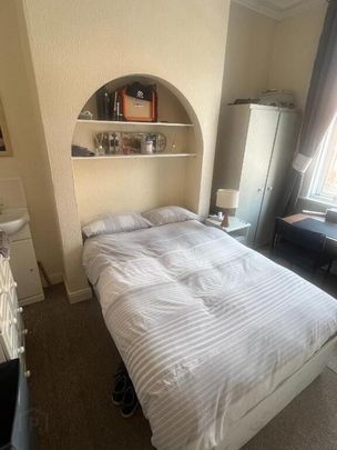 24 Malone Avenue, Room 4, Belfast, BT9 6ER - Photo 1