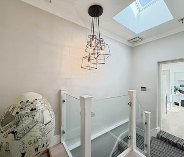 4 bedroom House To Let Total Size: 1561 SQ FT - Photo 5