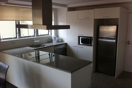 Large 2 bedroom apartment with massive balcony - Photo 3