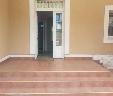 Inchiriez casa in Oradea, central, 3 camere, singur in curte - Photo 2