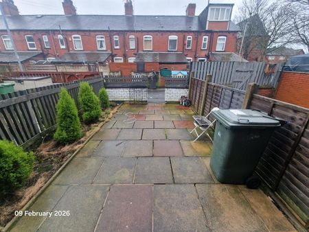 Cross Flatts Crescent, Leeds - Photo 5