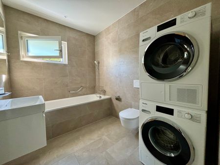 RARE ! MAGNIFIQUE 4 ½ PIECES AU REZ - Grand jardin & terrasse ! - Photo 4