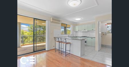 Bright + Spacious - Photo 5