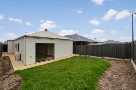 Modern Family Living in a Fast-Growing Eyre Community - Photo 2