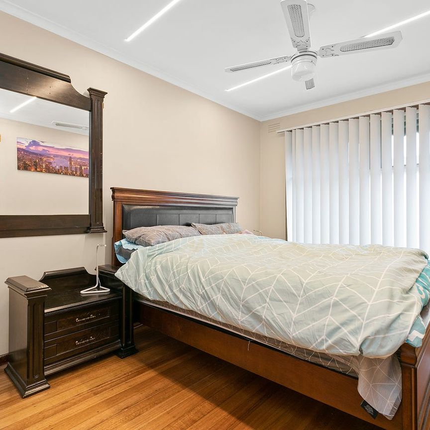 Fully Furnished One-Bedroom Retreat in Prime Laverton Location! APPLICATIONS NOW OPEN - Photo 1
