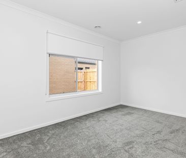 Modern Family Home in Beveridge - Photo 3