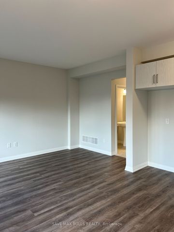 Townhouse For Lease | X8105410 - Photo 4