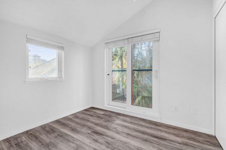 1180 Comox - Photo 3