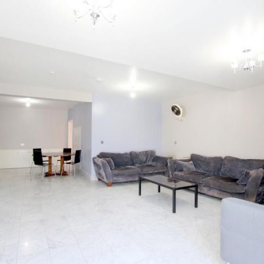 1 bedroom in a house share to rent - Photo 1