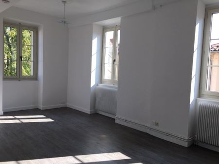 APPARTEMENT T2 A LOUER NEUVILLE SUR SAONE Centre Bourg - Photo 2