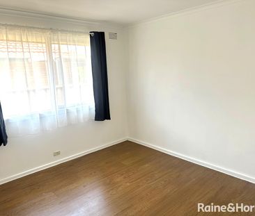 Renovated 3-Bedroom Home in Springvale! - Photo 6