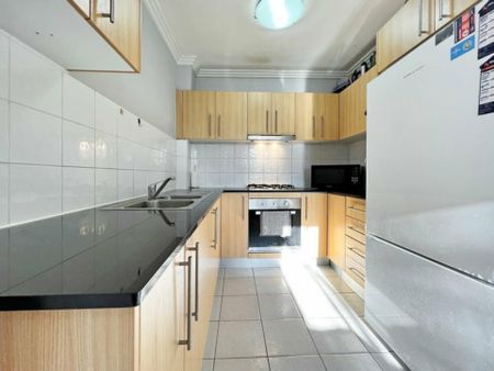 2-Bedroom Unit in Prime Location – Steps from Kingswood Hospital - Photo 5