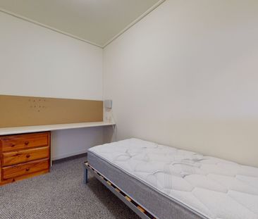 FURNISHED APARTMENT IN PRIME LOCATION! - Photo 4