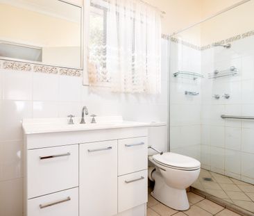Three Bedroom Family Home! - Photo 2
