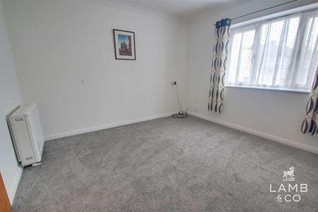 Old Road, Clacton-on-sea, CO15 - Photo 5