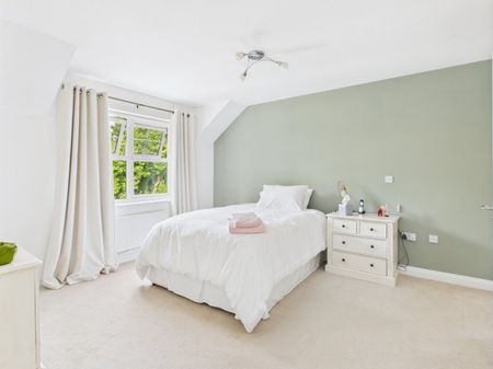 Walnut Grove, Wooburn Green, High Wycombe,HP10 - Photo 3