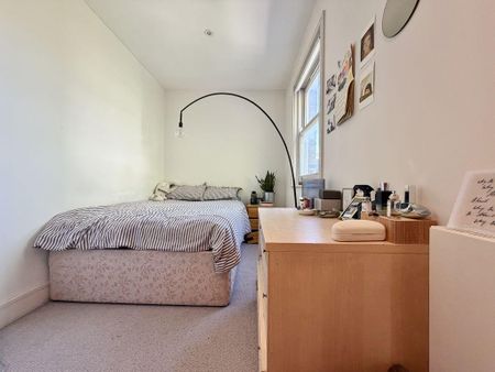 4 bedroom property to rent - Photo 4