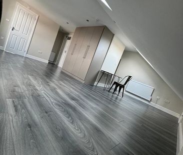 Studio Flat, Sutton Road, TW5 - Photo 1