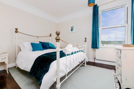 3 Bed 2 Bath - Photo 4