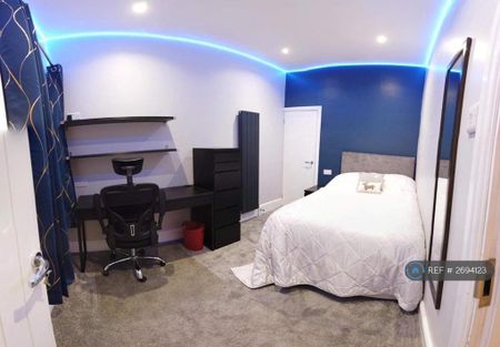 4 bedroom terraced house to rent - Photo 5