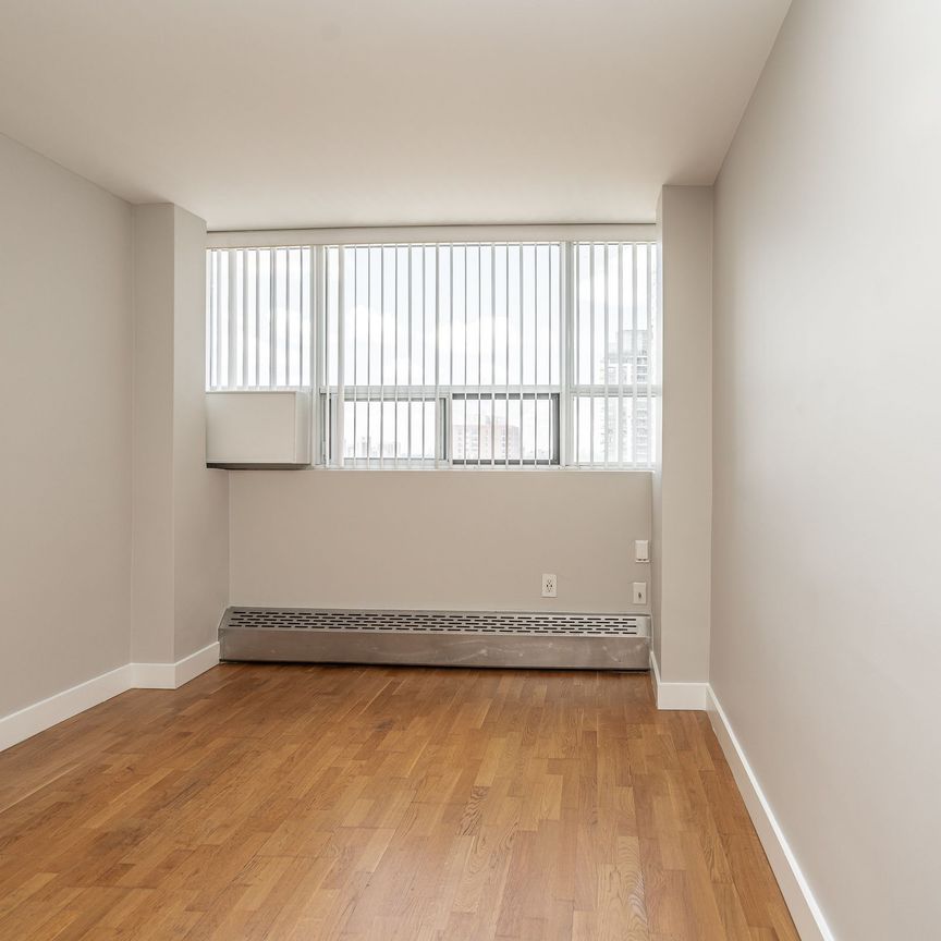 730 St Clarens Avenue - Photo 1