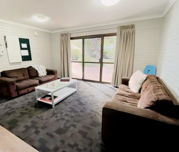 Five Bedrooms Lakeside - Photo 1