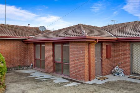 Ideally Located Close to the Cbd - Photo 5