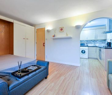 Studio to rent - Photo 1